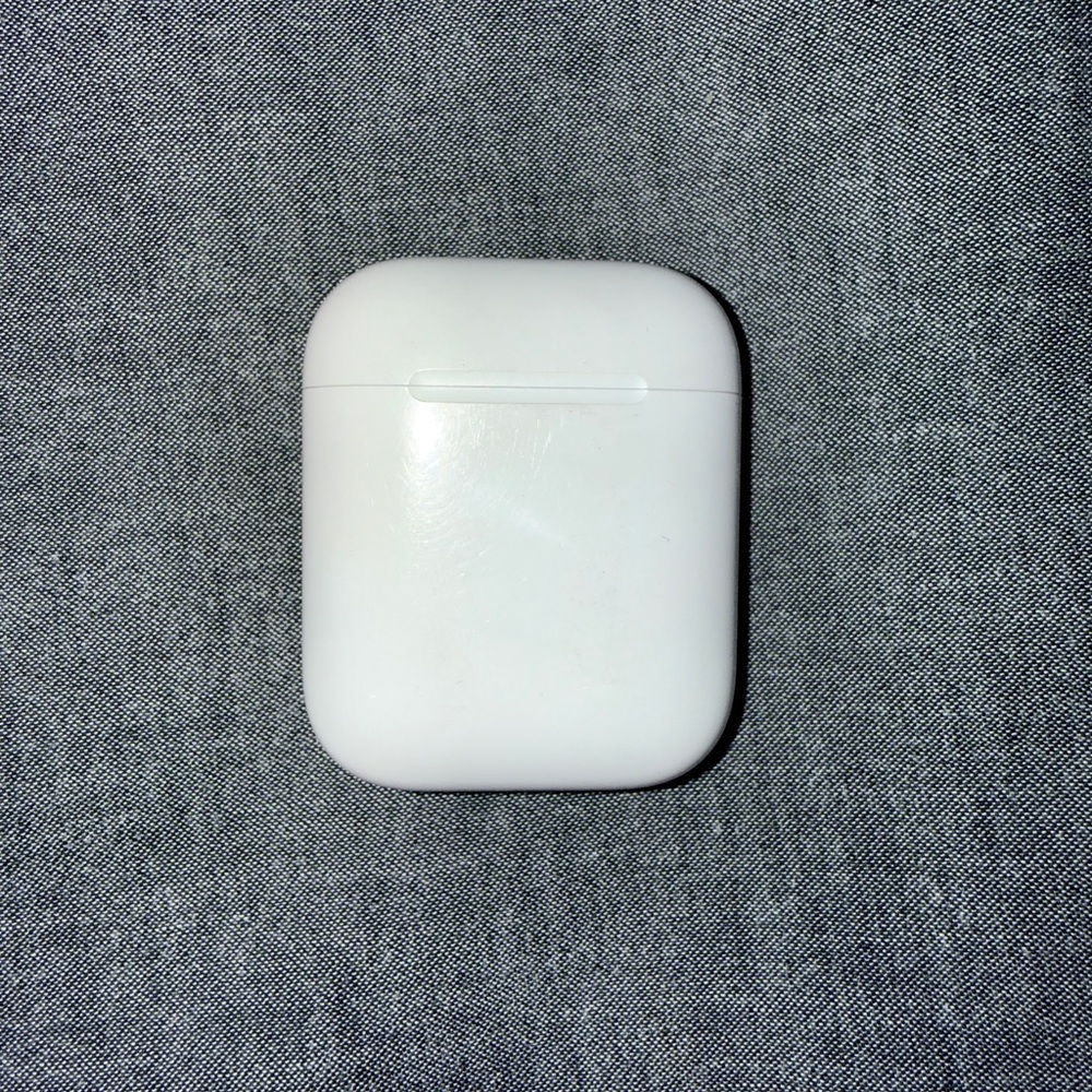 Apple Wireless Earbuds with Charging Case - White - Picture 2 of 8